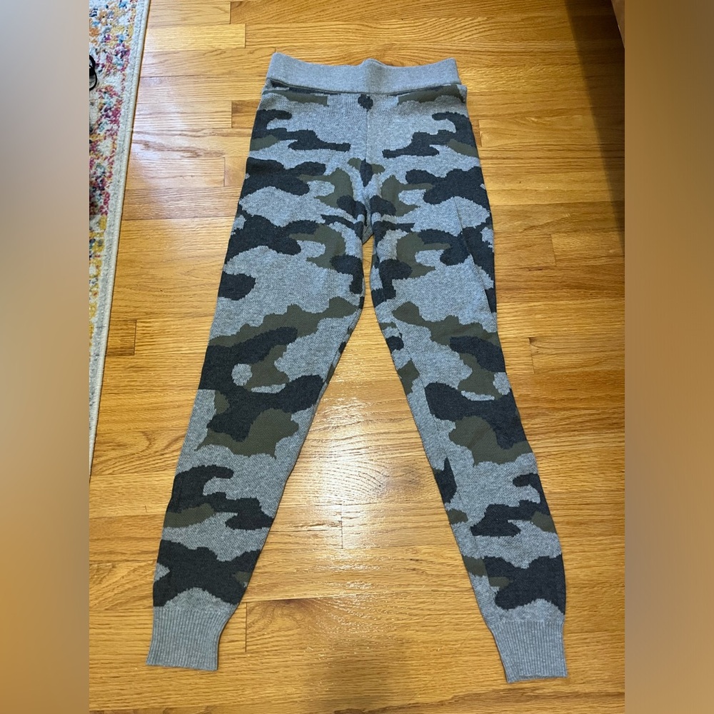 Camo sweater joggers